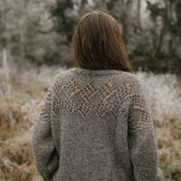 Biches & Bûches no. 6 - Amanda Sweater - patron pdf en français