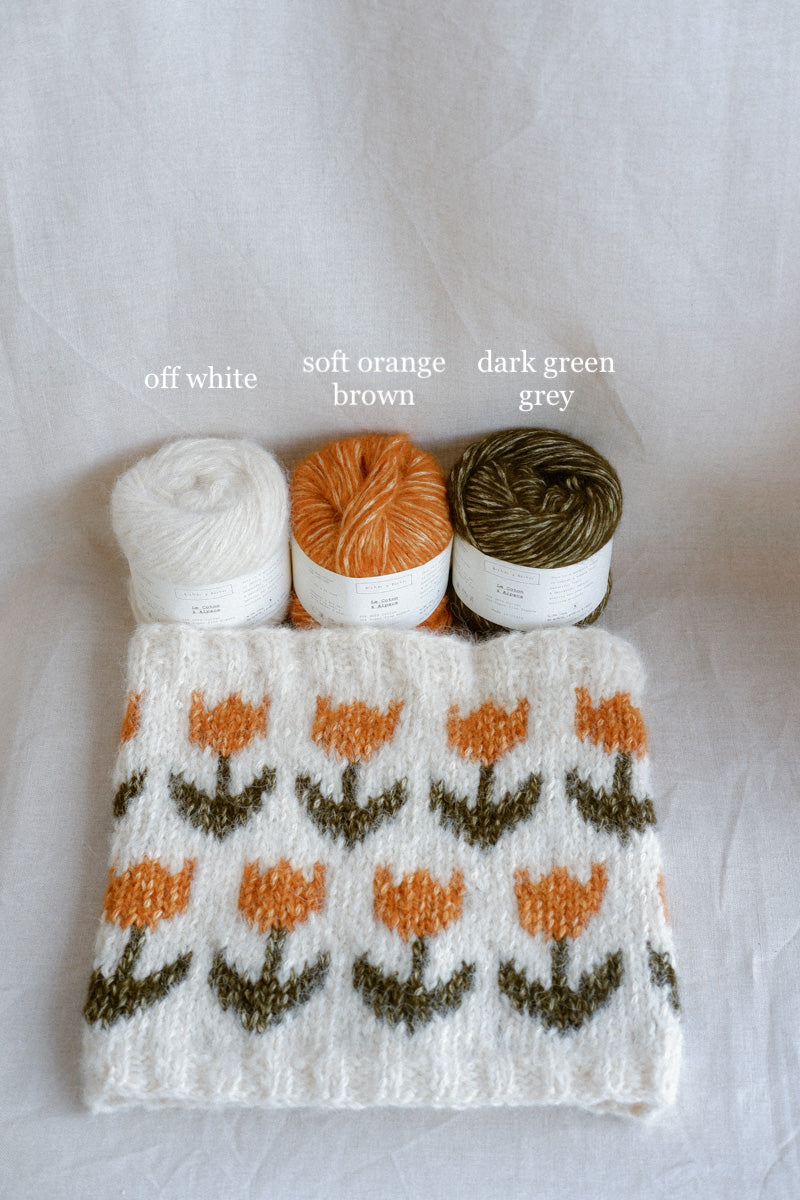 Winter Bulbs Cowl by Laura Mimosa Cafe Lanar