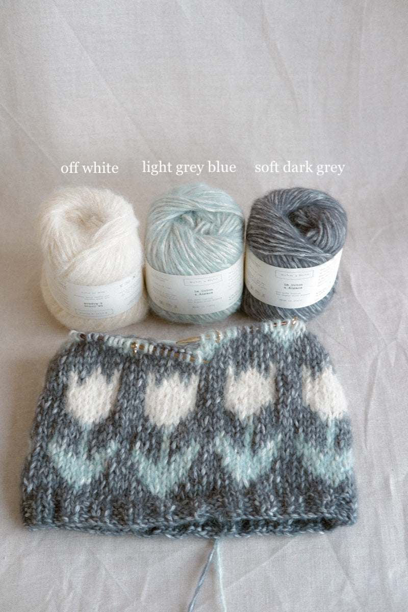 Winter Bulbs Cowl by Laura Mimosa Cafe Lanar