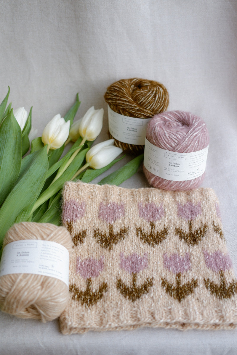 Winter Bulbs Cowl by Laura Mimosa Cafe Lanar