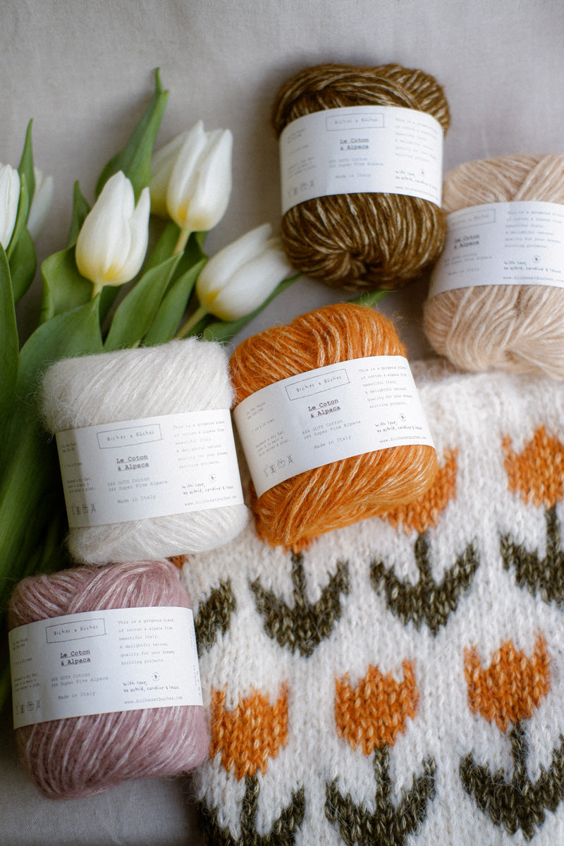 Winter Bulbs Cowl by Laura Mimosa Cafe Lanar