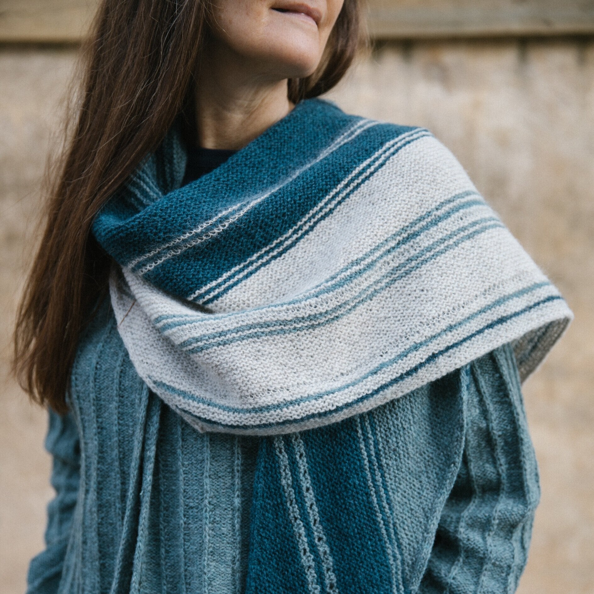 Biches & Bûches no. 75 - blue moves scarf - pdf pattern in English