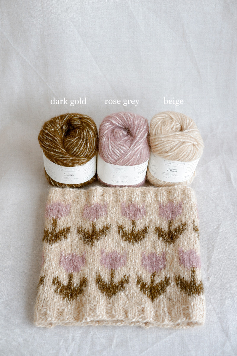 Winter Bulbs Cowl by Laura Mimosa Cafe Lanar