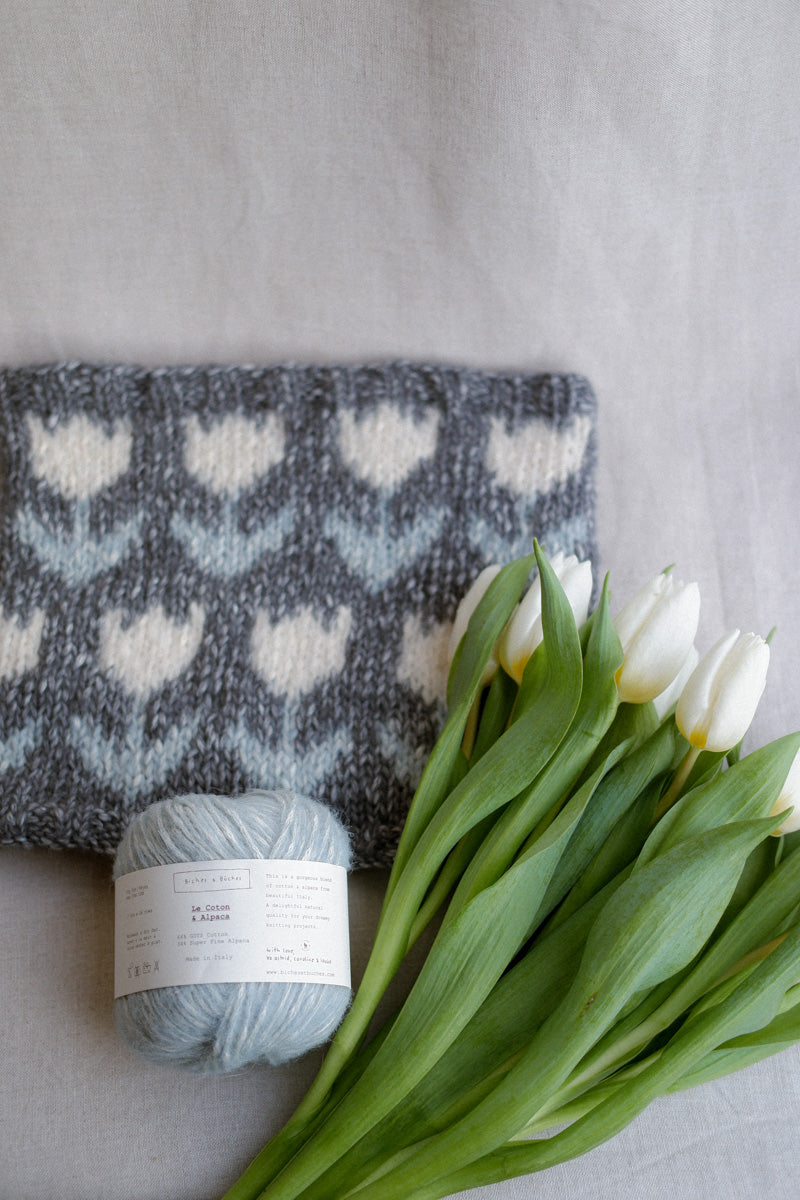 Winter Bulbs Cowl by Laura Mimosa Cafe Lanar