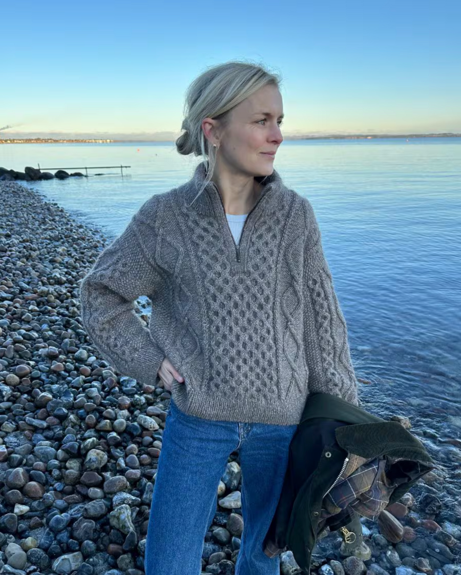 Dagmar Zipper Sweater by PetiteKnit x Hjelholt