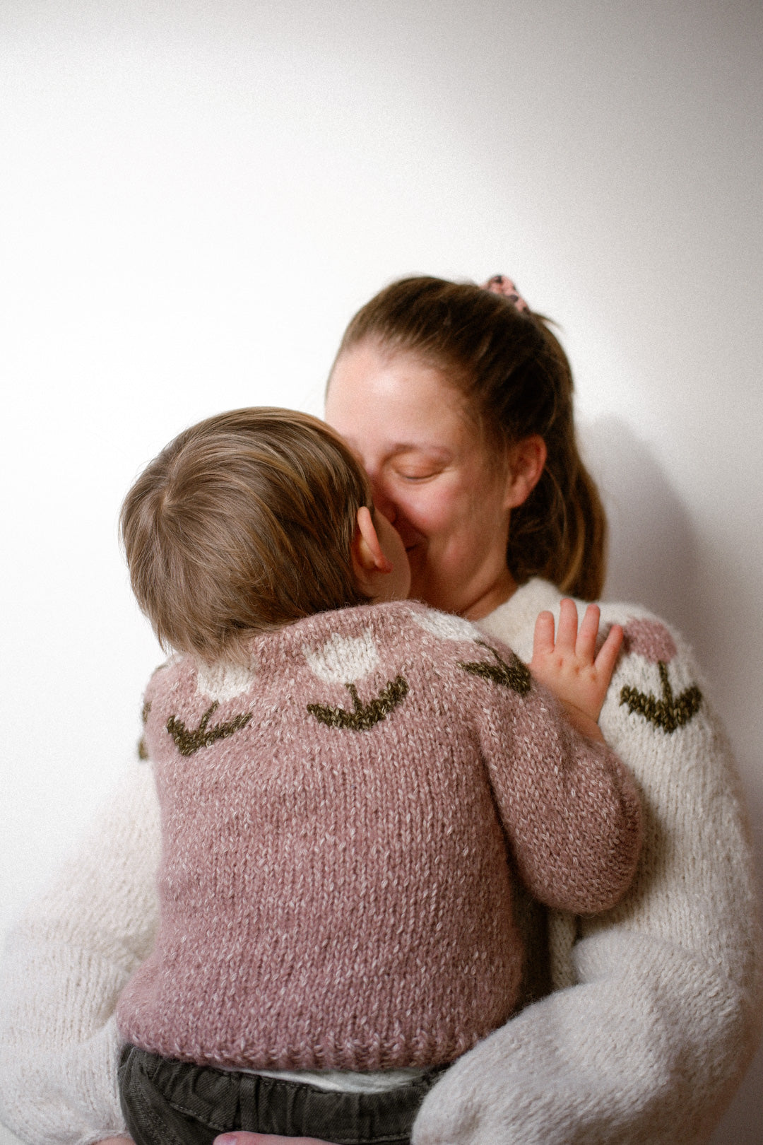 Winter Bulbs Sweater Junior Version by Laura Menendez Mimosa Cafe Lanar