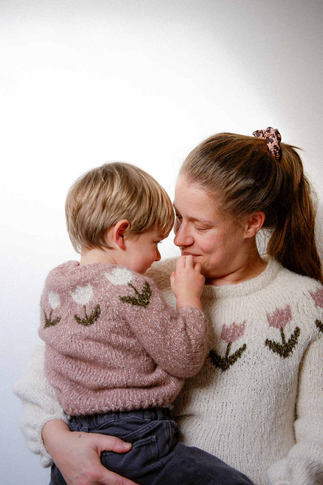 Winter Bulbs Sweater Junior Version by Laura Menendez Mimosa Cafe Lanar