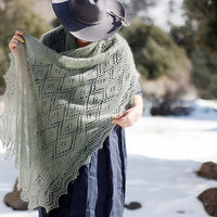 Rosemary Hill - The Through The Gate Gently Shawl kit de laine