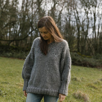 Biches & Bûches no. 6 - The Amanda Sweater kit tricot